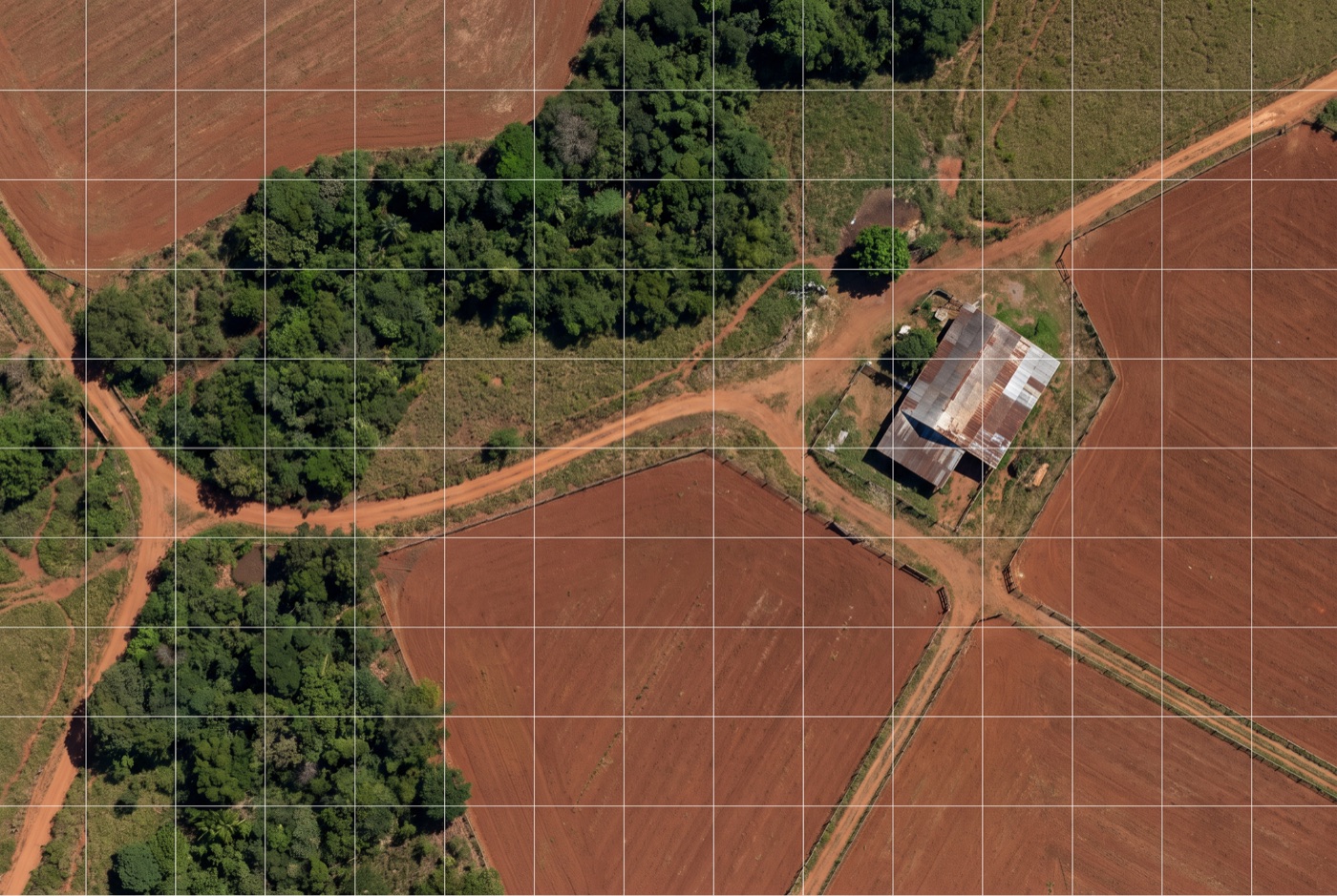 Ortomosaico de propriedade rural com grade cartográfica